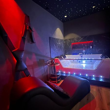 Loveroomxspa Bourg-Saint-Christophe Екстериор снимка