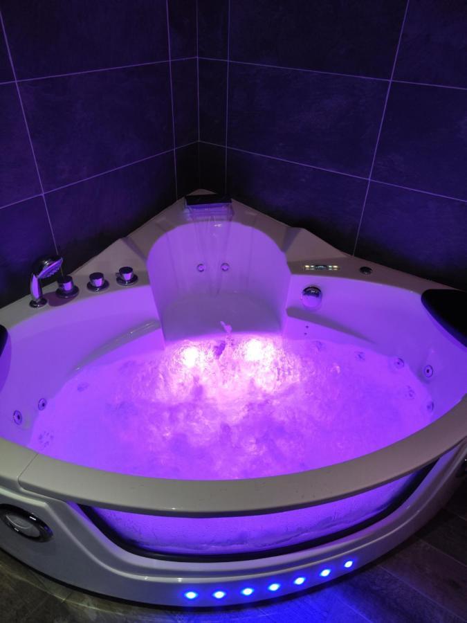 Loveroomxspa Bourg-Saint-Christophe Екстериор снимка