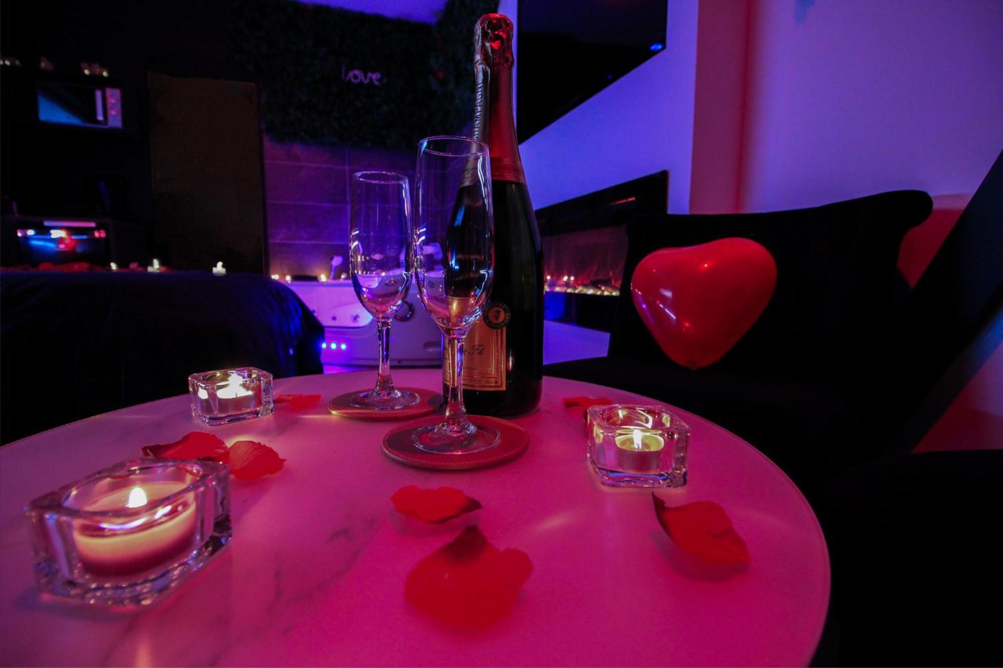 Loveroomxspa Bourg-Saint-Christophe Екстериор снимка