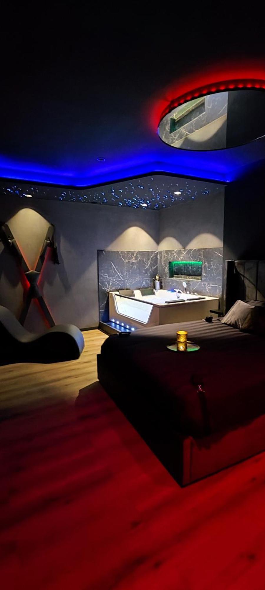 Loveroomxspa Bourg-Saint-Christophe Екстериор снимка