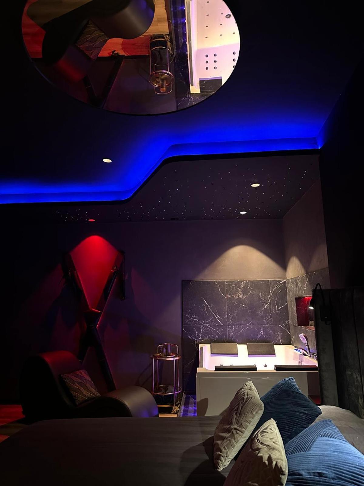 Loveroomxspa Bourg-Saint-Christophe Екстериор снимка