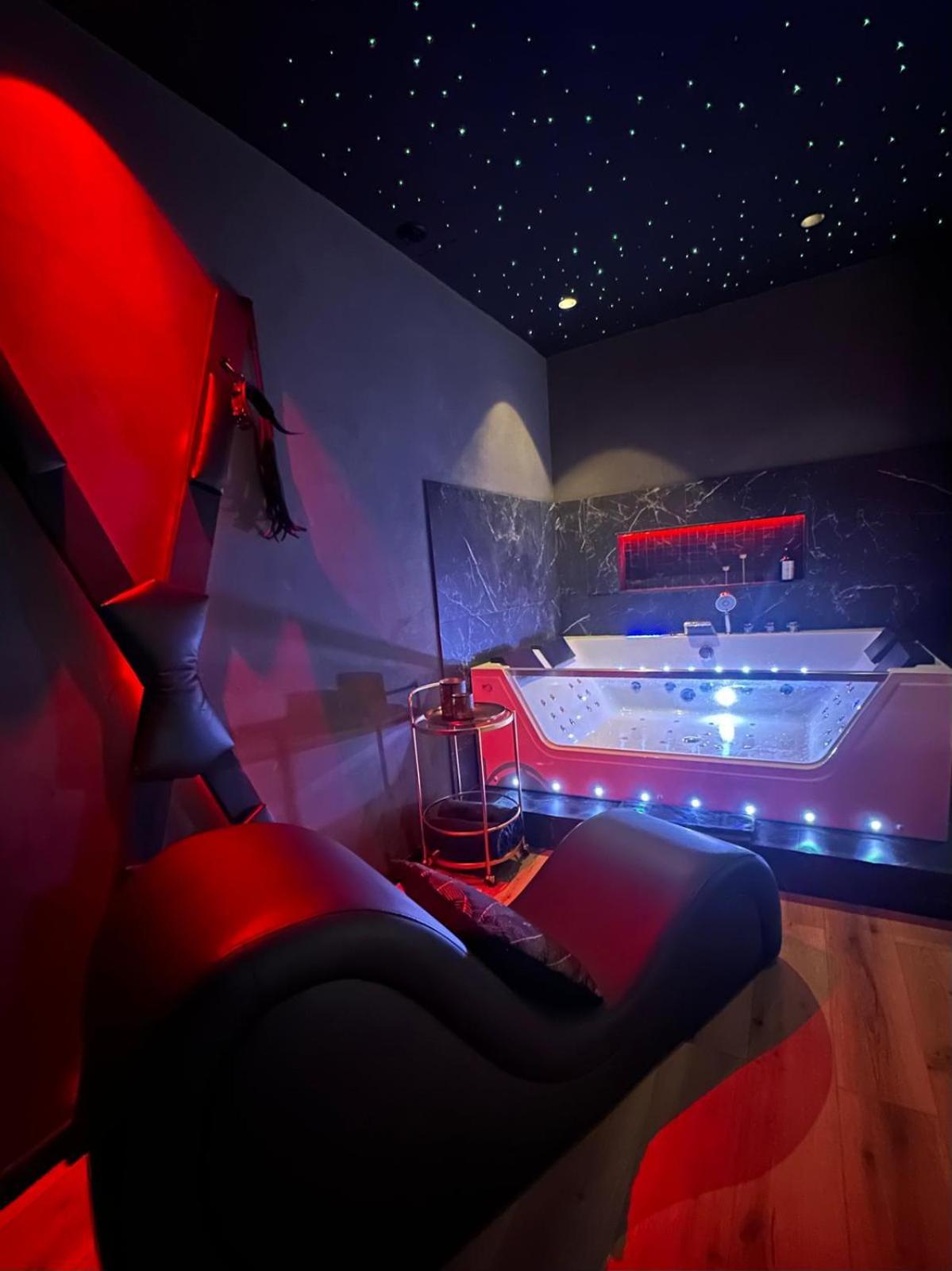 Loveroomxspa Bourg-Saint-Christophe Екстериор снимка