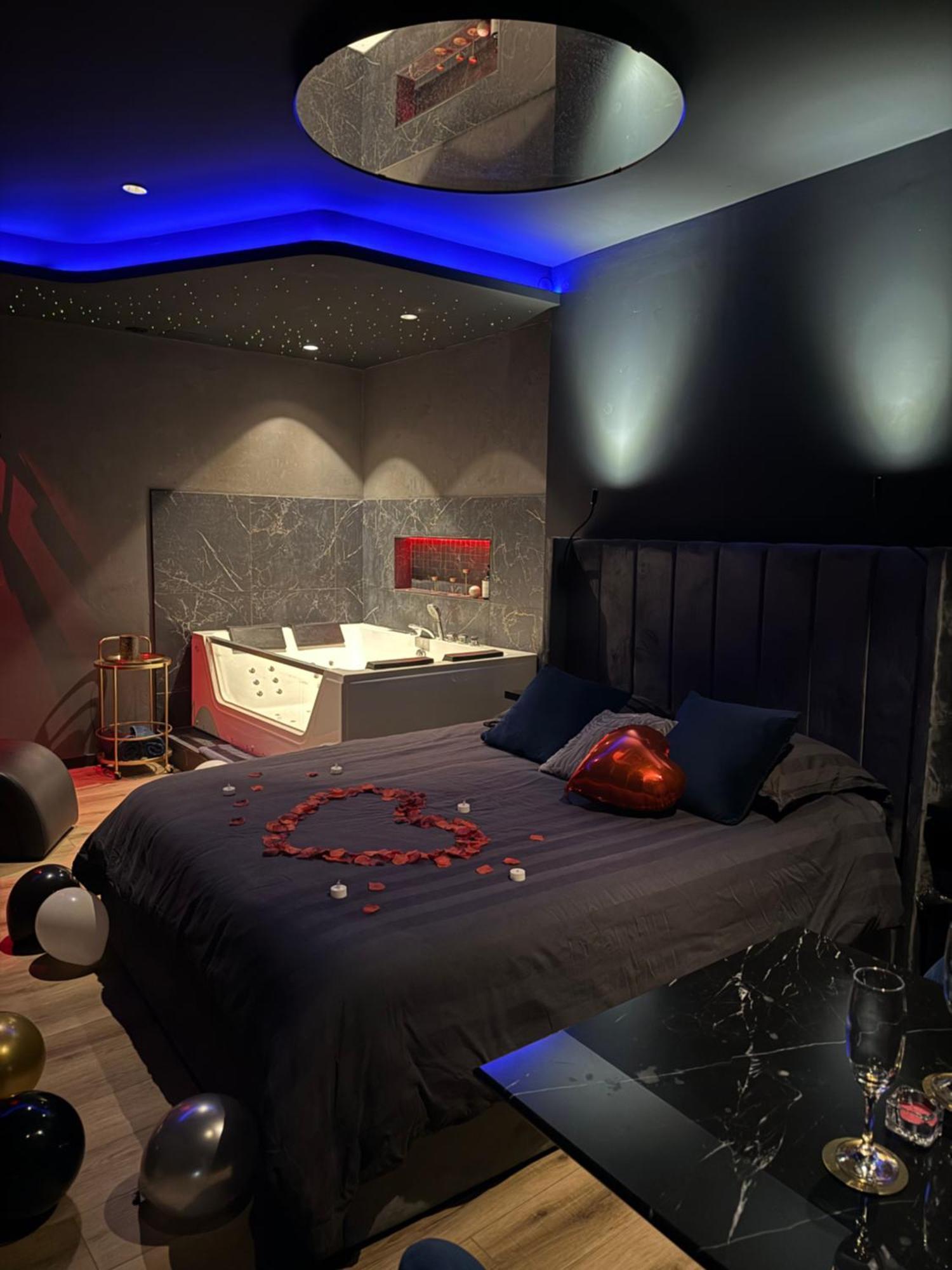 Loveroomxspa Bourg-Saint-Christophe Екстериор снимка