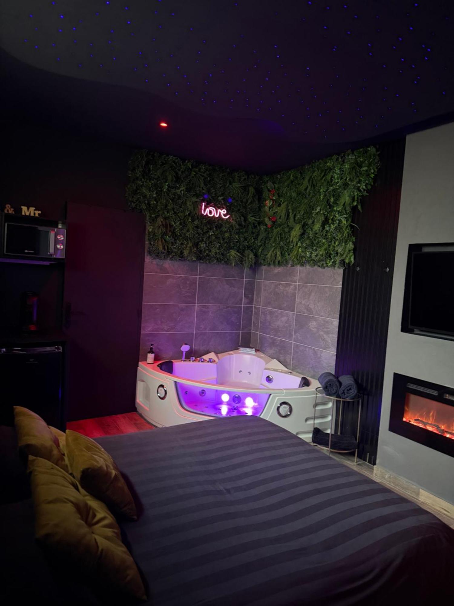 Loveroomxspa Bourg-Saint-Christophe Екстериор снимка