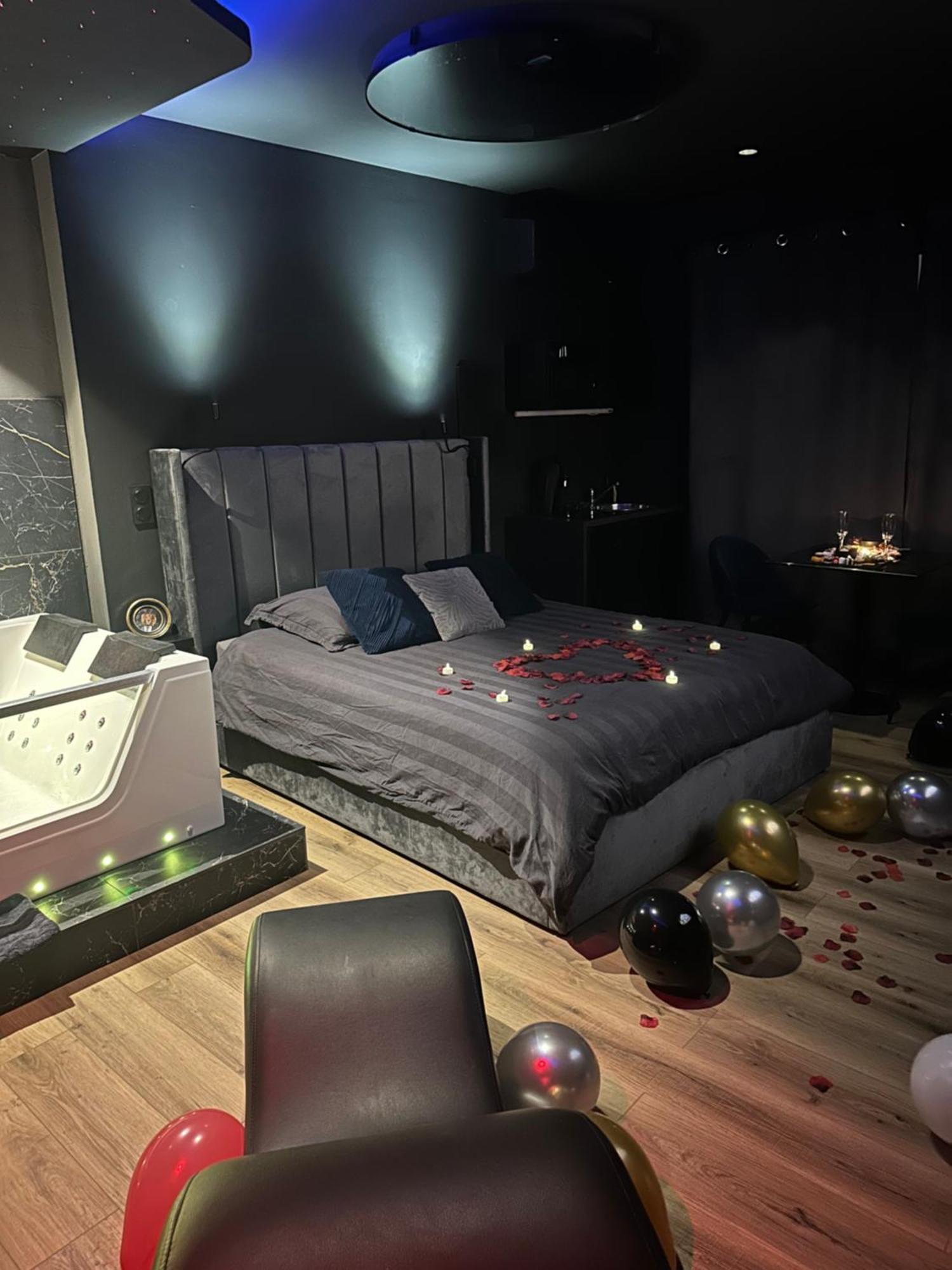 Loveroomxspa Bourg-Saint-Christophe Екстериор снимка