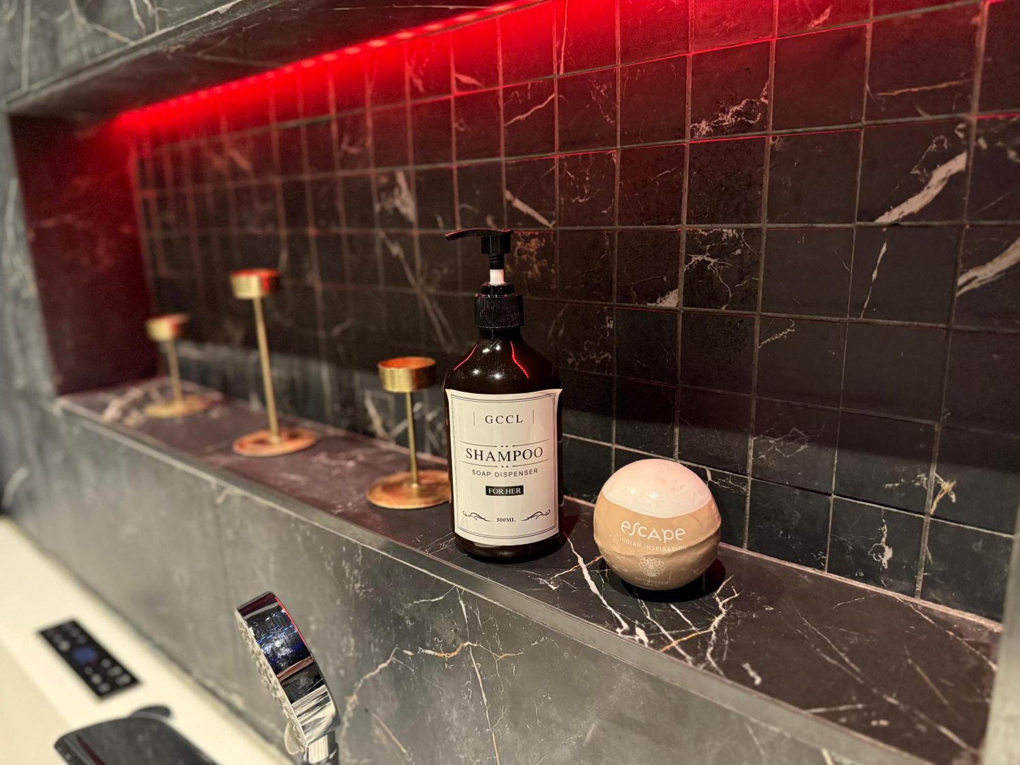 Loveroomxspa Bourg-Saint-Christophe Екстериор снимка