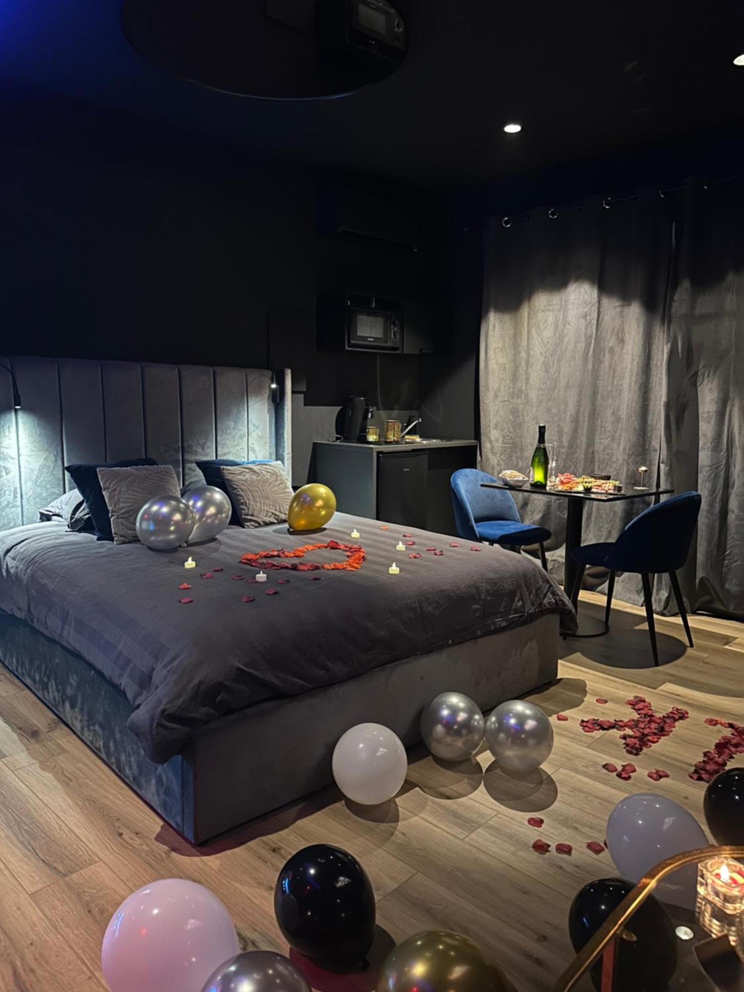 Loveroomxspa Bourg-Saint-Christophe Екстериор снимка