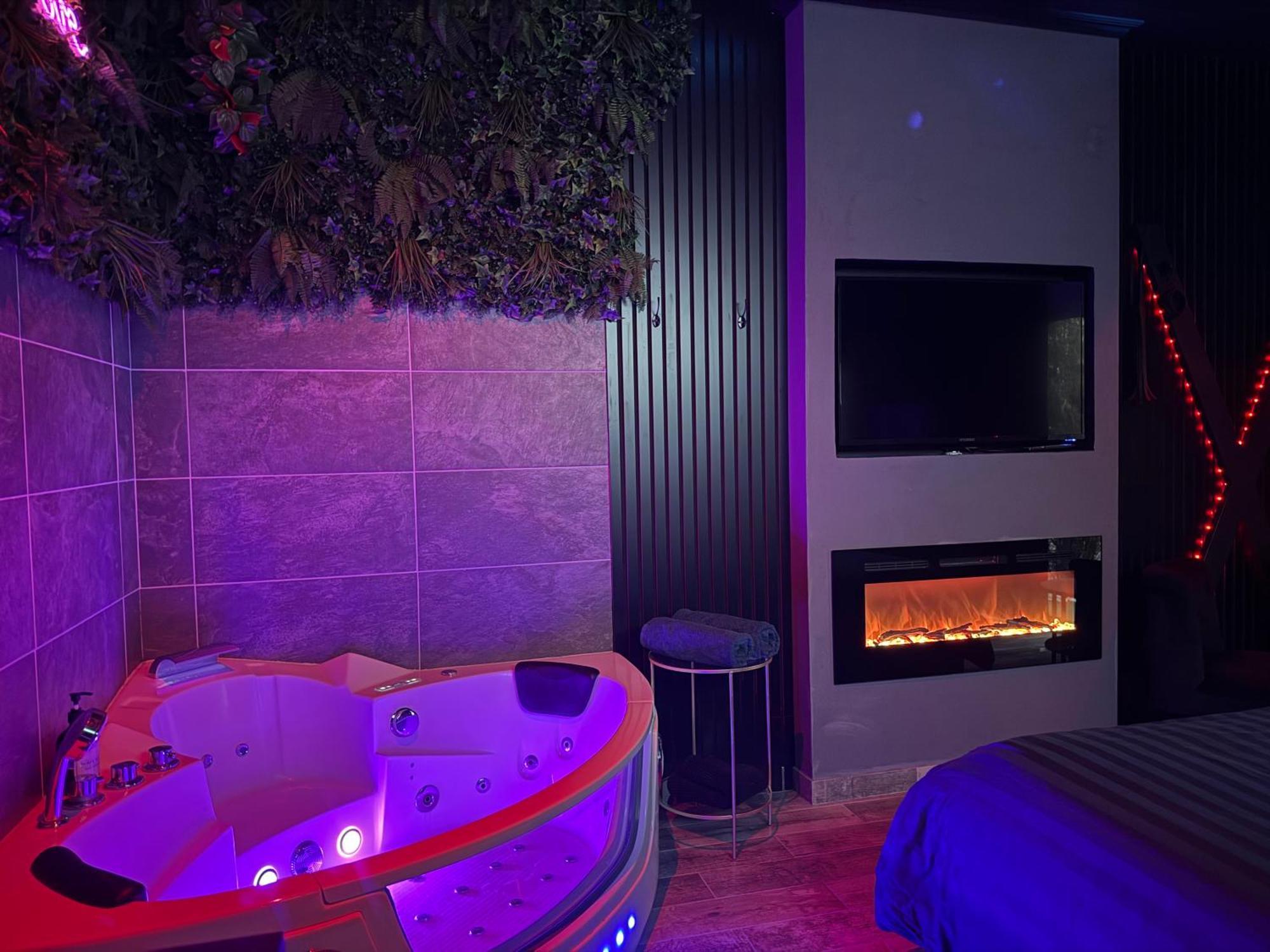 Loveroomxspa Bourg-Saint-Christophe Екстериор снимка