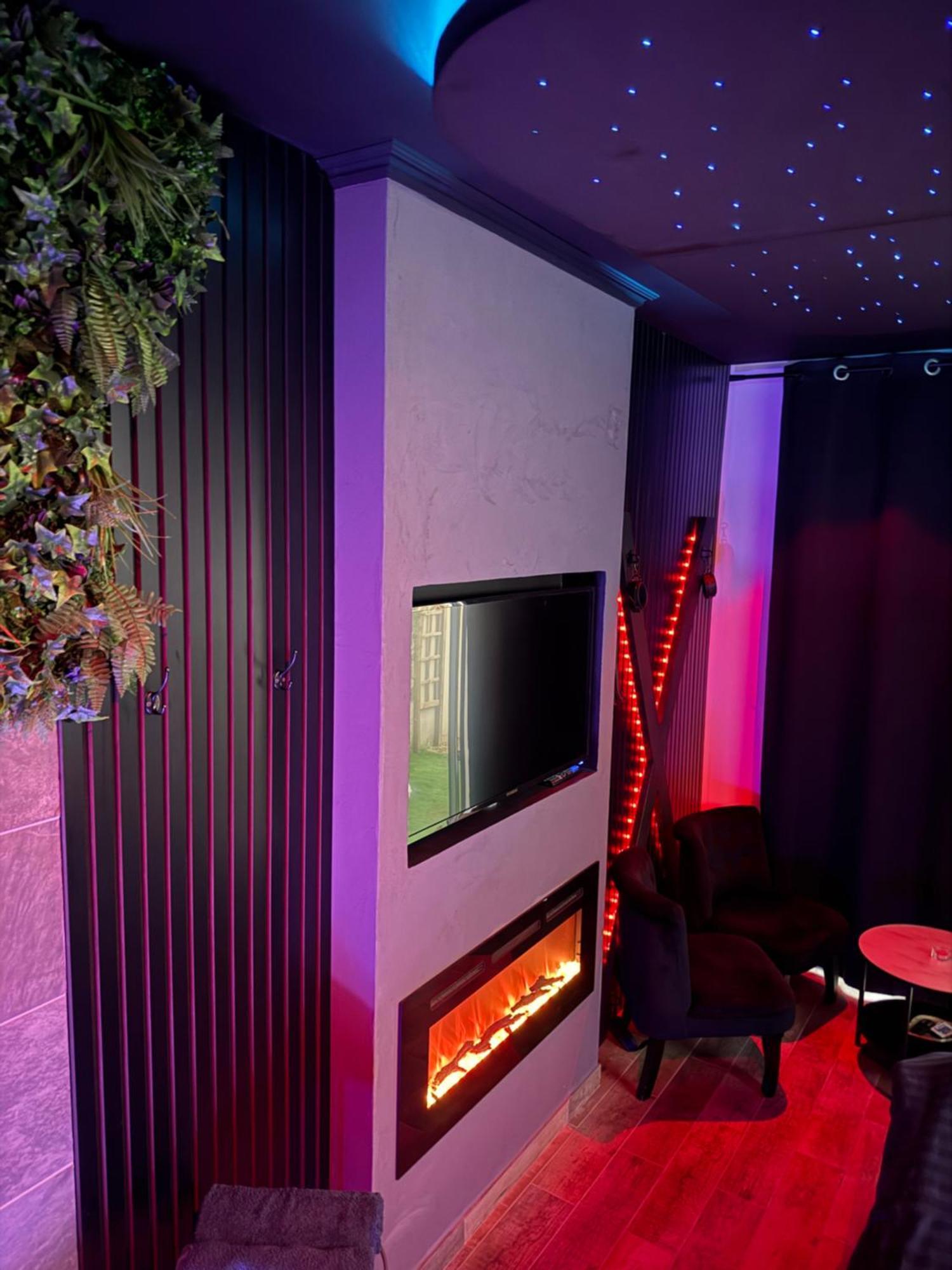 Loveroomxspa Bourg-Saint-Christophe Екстериор снимка